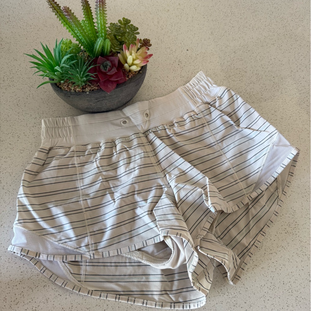 Lululemon striped ivory hotty hot short